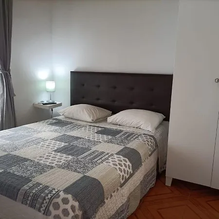 Habitación en casa particular Downtown Share *